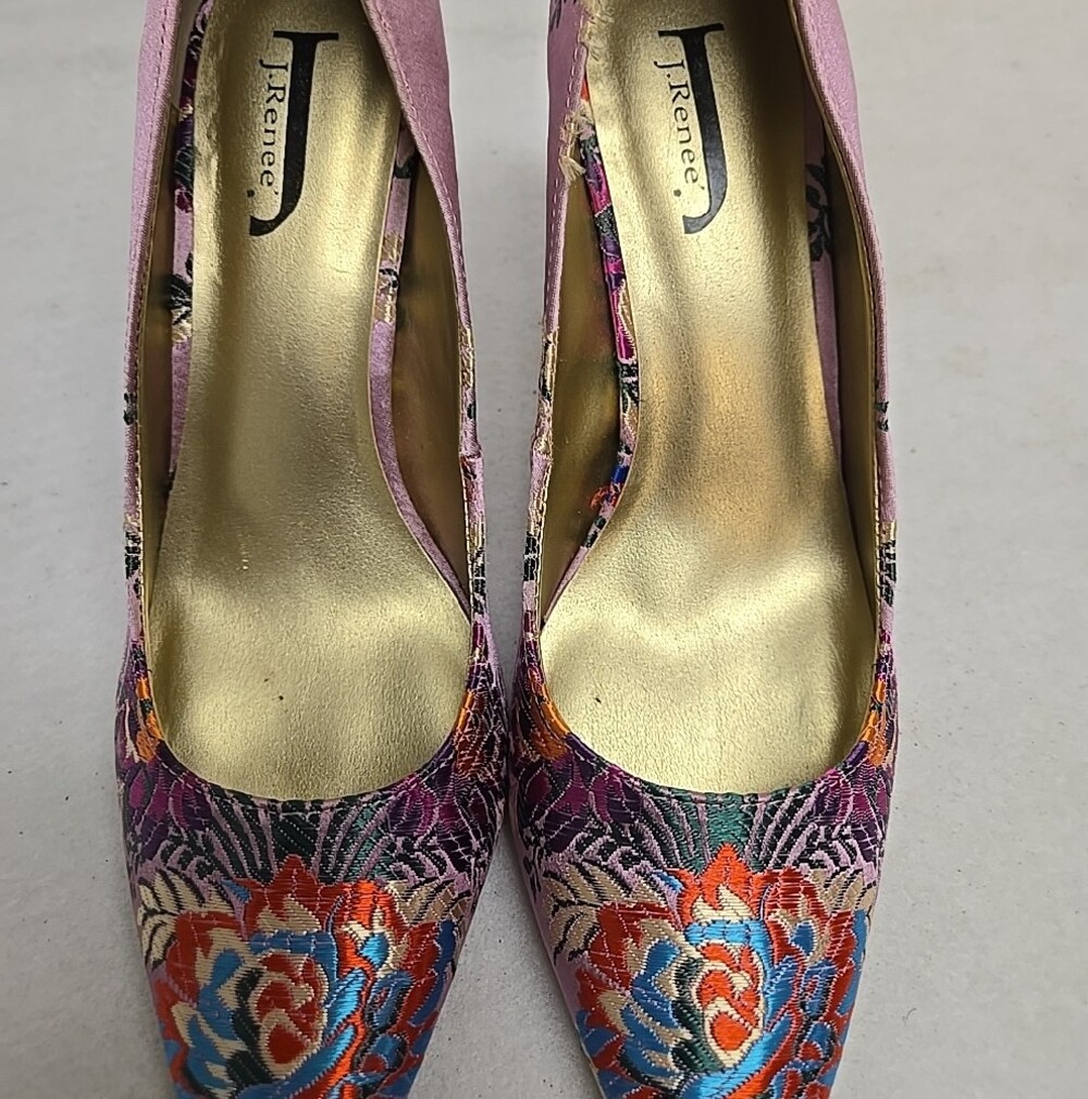 J. Renee 9.5 Pink Floral Embroidered Pointed-Toe Pumps Metal Heels Has Fraying - Picture 8 of 9